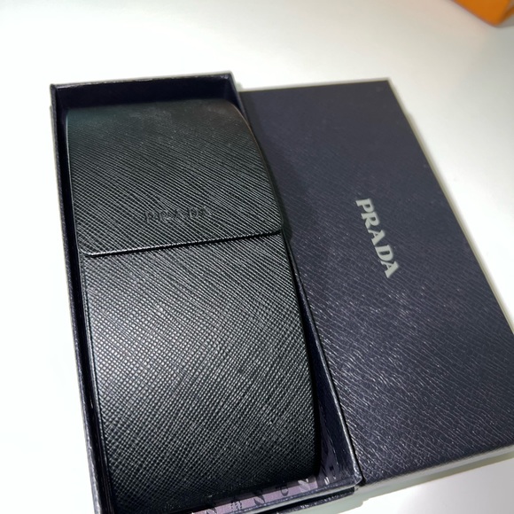 Prada sunglasses - Picture 3 of 3